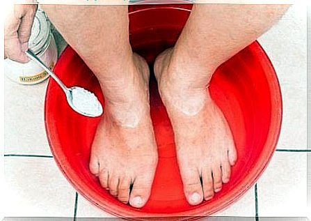 Bath with soda for feet