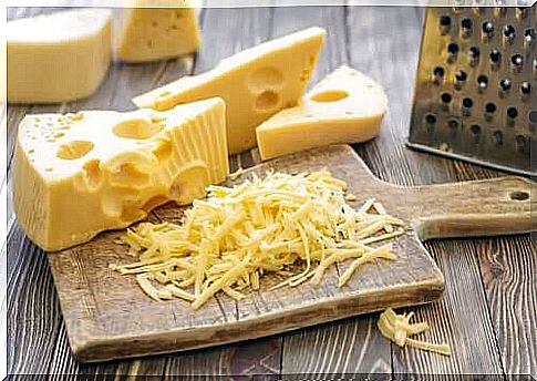 Slicing cheese