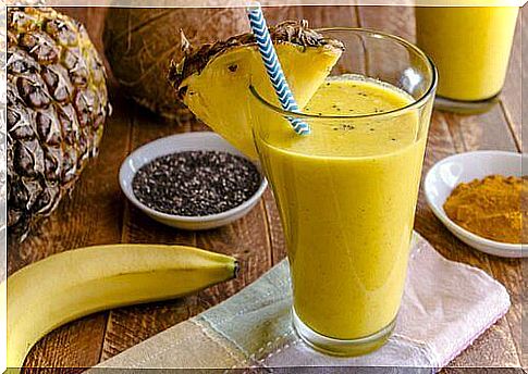 Banana and turmeric smoothie