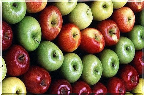 apples - fruits and vegetables to prevent cancer