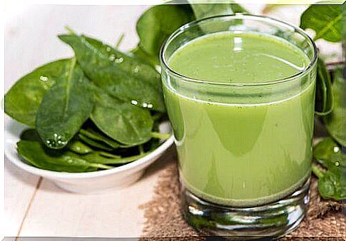 green smoothie with aloe and spinach