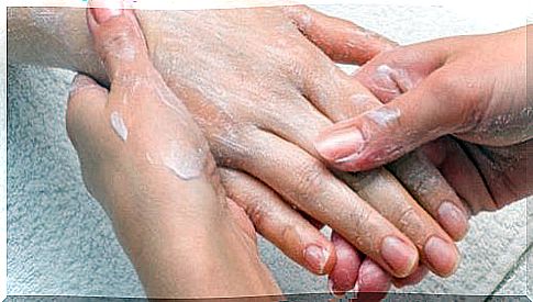 Hand skin - Home methods of moisturizing