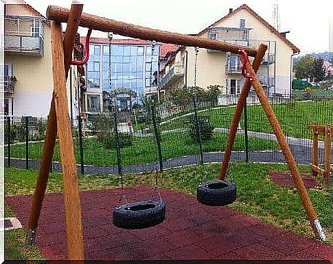 Swing made of tires