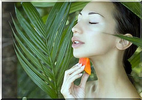 Papaya - a woman smears it on her face