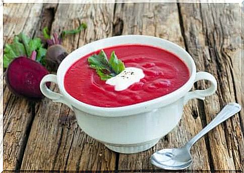 Red borscht, or how to make beetroot soup?