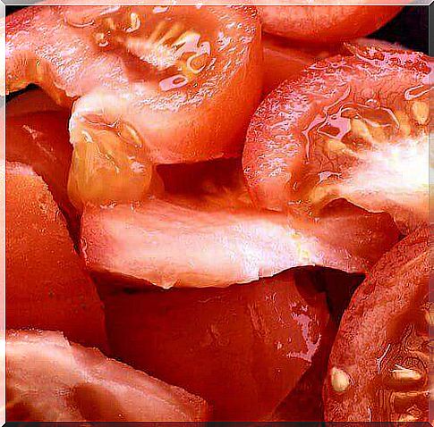 Tomatoes reduce the risk of a heart attack