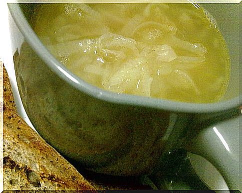 a pot of onion soup - light lunches