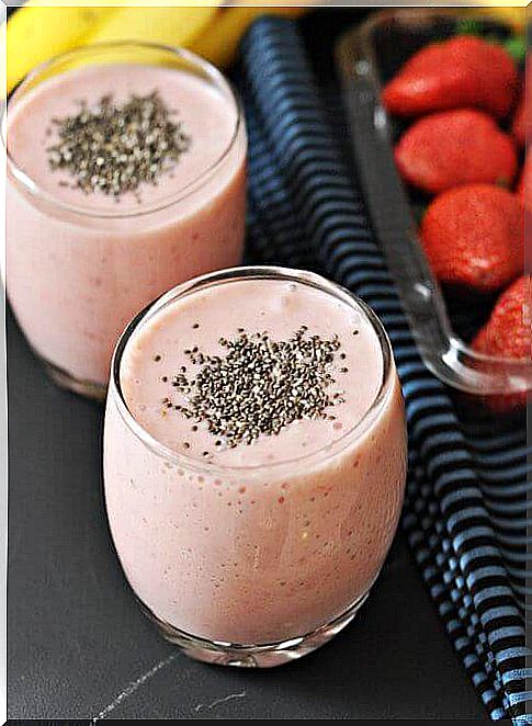 smoothie made of strawberries and strawberries