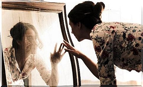 Woman in front of the mirror