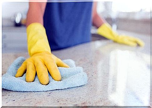 Gloves cleaning the kitchen